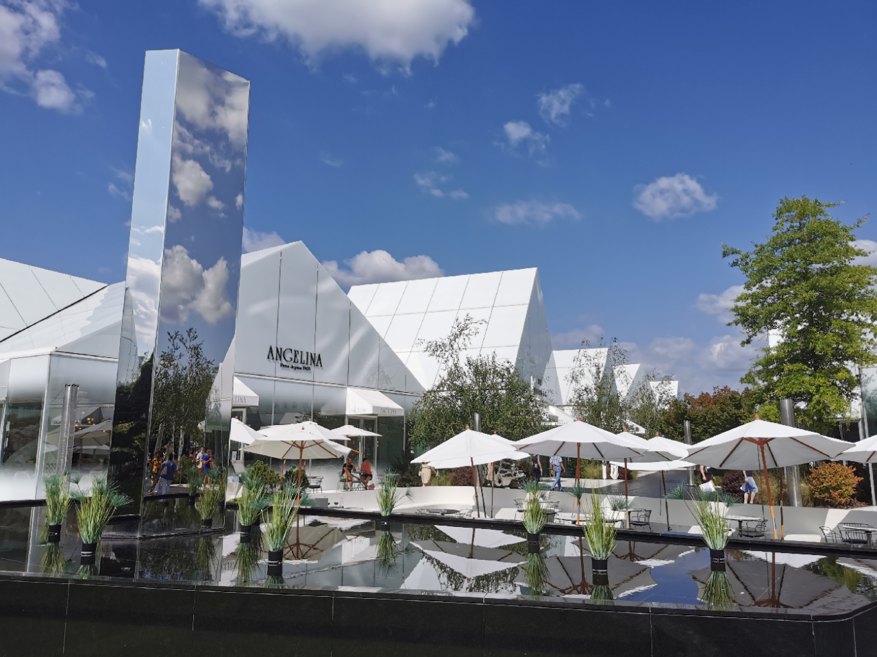 The Village Outlet shopping, bienêtre et expérience village vacances