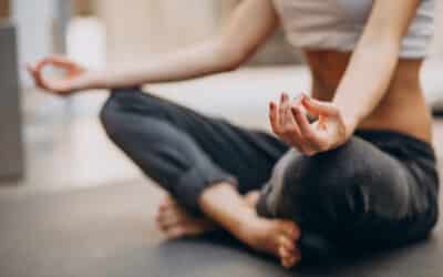 3 exercices simples de yoga thérapeutique pour libérer les tensions du quotidien
